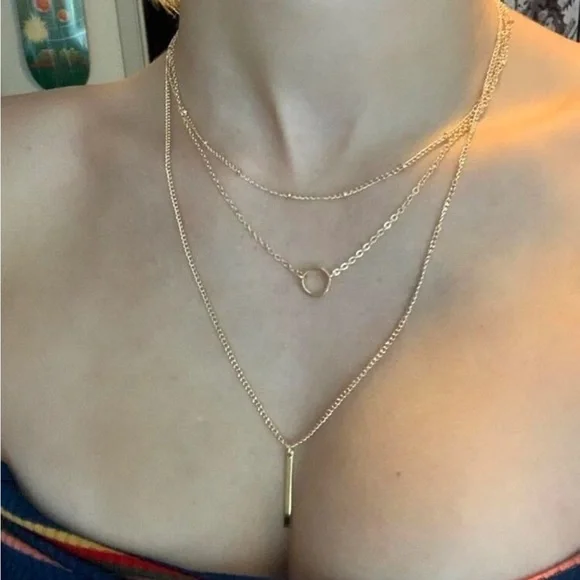 Geometric layered chain necklace with circle and bar pendants gold - Picture 7 of 9